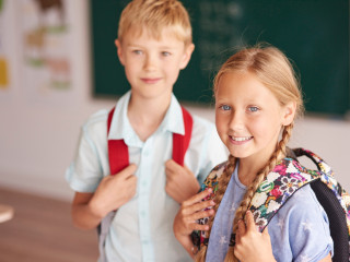 dwoch uczniow w klasie