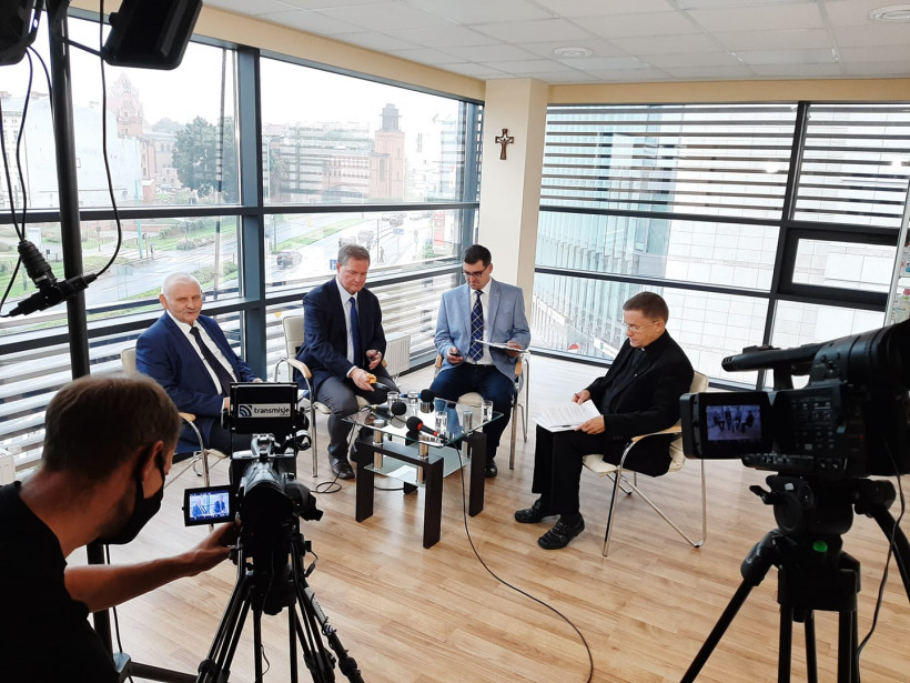 Poznań: Debata on-line „Kocham Ojczyznę więcej niż własne serce”