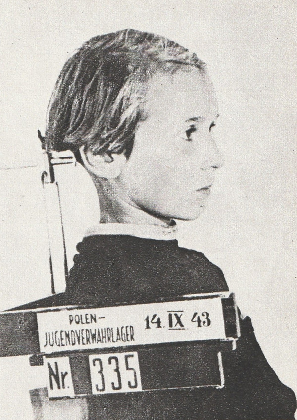 1_A_Polish_child_imprisoned_in_the_German_Nazi_camp_on_Przemyslowa_Street_in_German-occupied_Lodz_during_WW2__ResizedImageWzYwMCw4NDhd