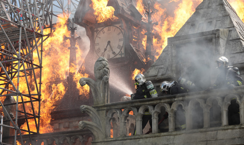 Katedrę można odbudować... Refleksja po filmie "Notre Dame płonie!"