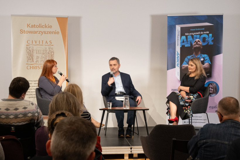 „Medycyna paliatywna to królowa nauk medycznych”. Spotkanie autorskie z Agatą Puścikowską i Pawłem Grabowskim