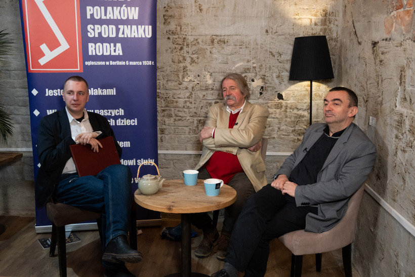 Polacy łatwo tracą tożsamość. Debata wokół 5 Prawd Polaków