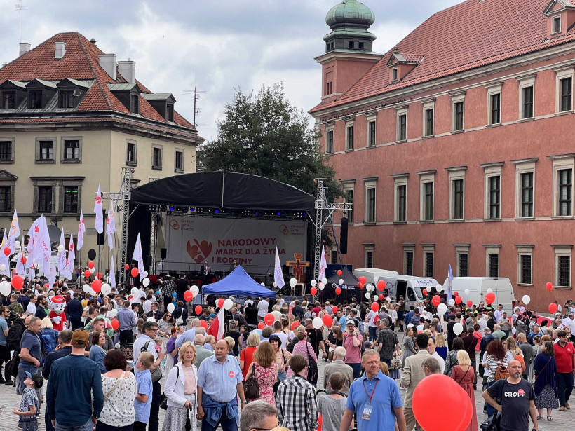 Ulicami Warszawy przeszedł Narodowy Marsz dla Życia i Rodziny