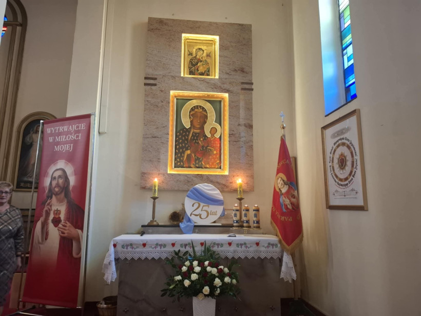 Uroczystość 25-lecia Intronizacji Kopii Obrazu Matki Boskiej Częstochowskiej w Kościele pw. Najświętszego Serca Pana Jezusa w Gryficach