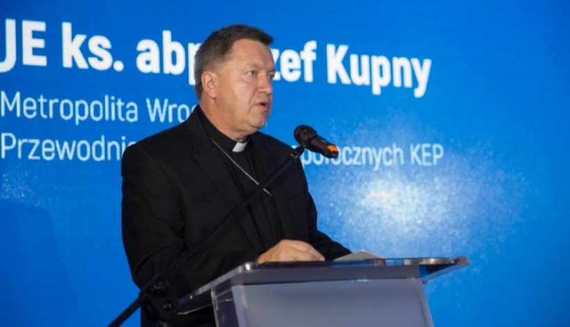 Kościół nie powinien martwić się tylko o siebie samego – wywiad z J.E. abp. Józefem Kupnym