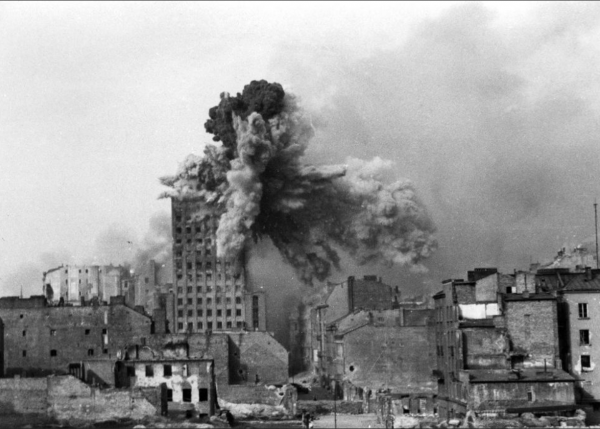 Screenshot-2022-07-28-at-15-43-13-Warsaw_Uprising_-_Prudential_Hit_-_frame_2__ResizedImageWzYwMCw0Mjld.jpg-obraz-JPEG-960683-pikseli